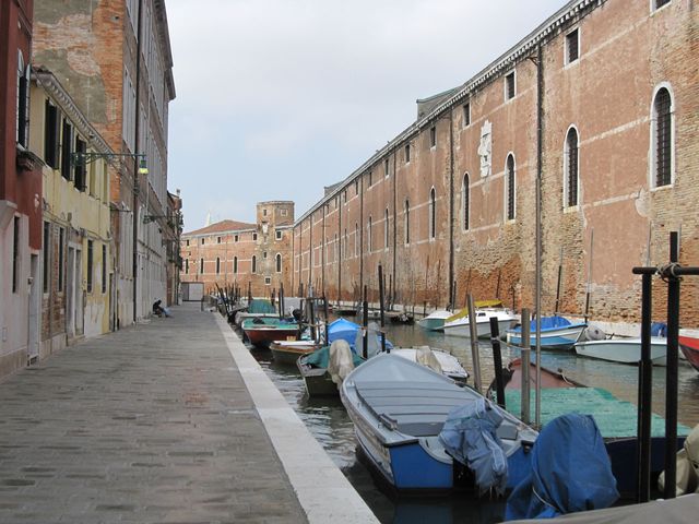 arsenale_wall-flaskis.jpg.4a494052f22ce7fdcb4c7da0f6fdbd60.jpg