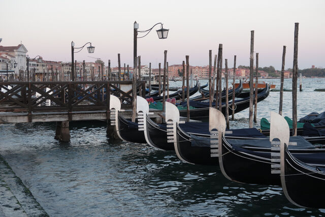 gondolas-marvv.jpg.3370343e33ec03bf4d914c7614ed70f5.jpg