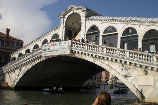 rialto-flaskis.jpg.ff9883c9cce19f1093c4c4138d0a60c4.jpg