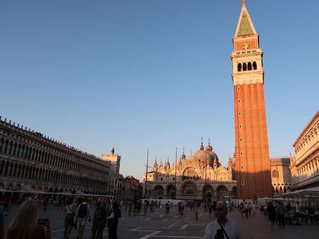 san_marco_square-marvv.jpg.f155b63134686bb9a6d48ad7687aa2b4.jpg